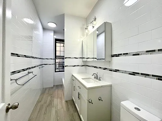 Rented by Moises Farhart, LREB | media 36