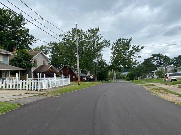 4th image of 2574 Woodmere Ave