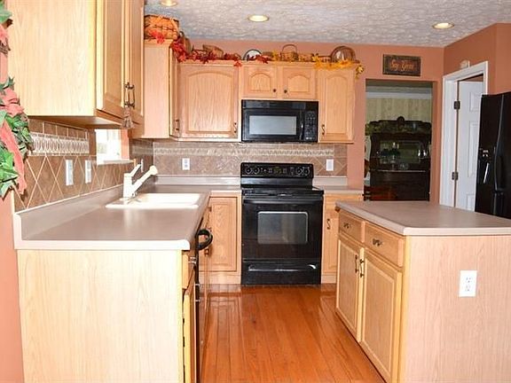 4th image of 6403 Redmont Ct