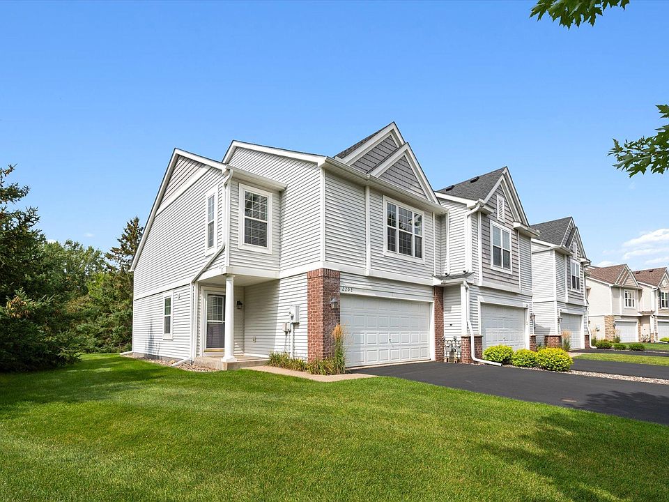 1st image of 2202 Woodcrest Dr