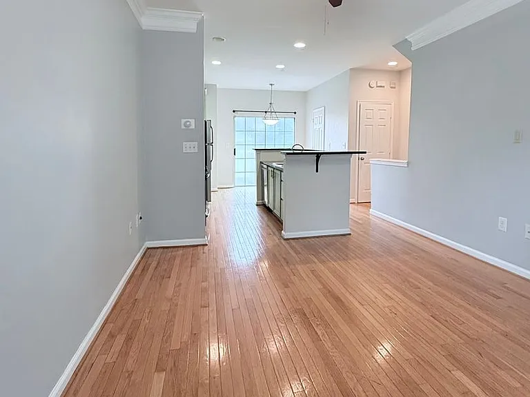 1055 Park Row N — Photo 5