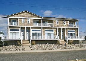 2nd image of 1625 Beach Ave #1