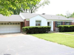 10028 Lakeshire Dr, Saint Louis, MO 63123