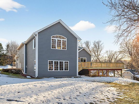 3rd image of 2539 Highwood Ave E