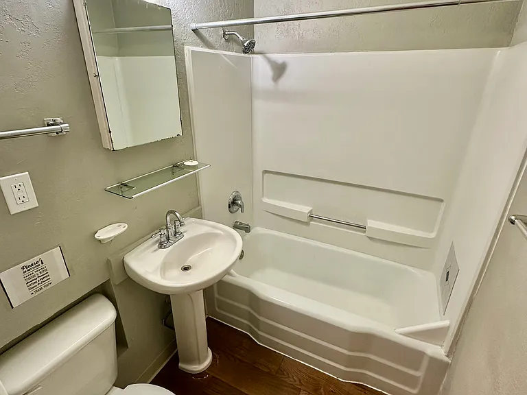 1211 W 9th Ave #4 — Photo 7