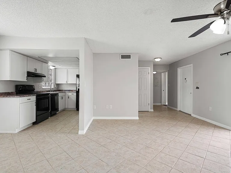 3135 Shady Dell Ln #218 — Photo 2