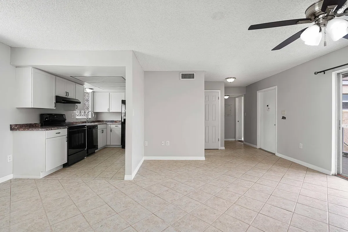 Building Photo - 3135 Shady Dell Ln #218