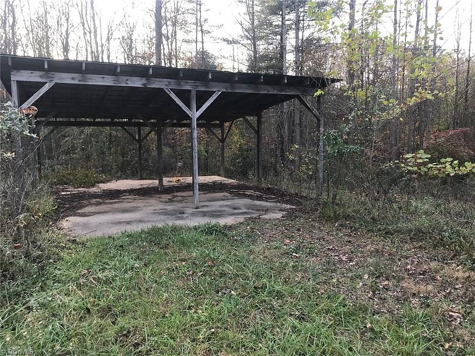 1st image of 221 Cottontail Ln