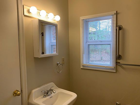 5th image of 301 W Watts St #21