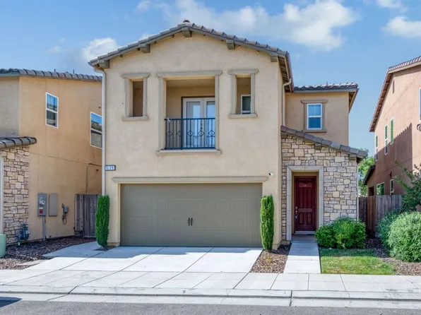 6129 E Peruna Way, Fresno, CA 93727