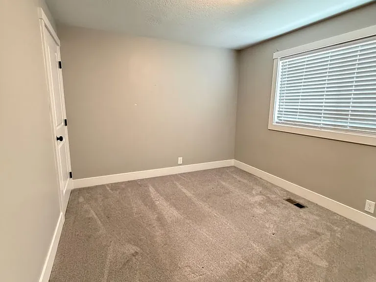 1326 W Carlton St — Photo 13