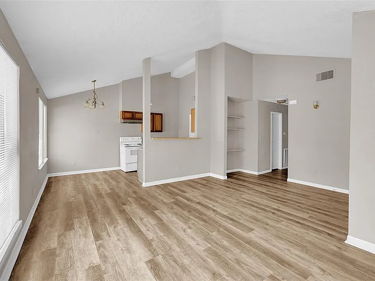 22115 Diane Dr — Photo 4