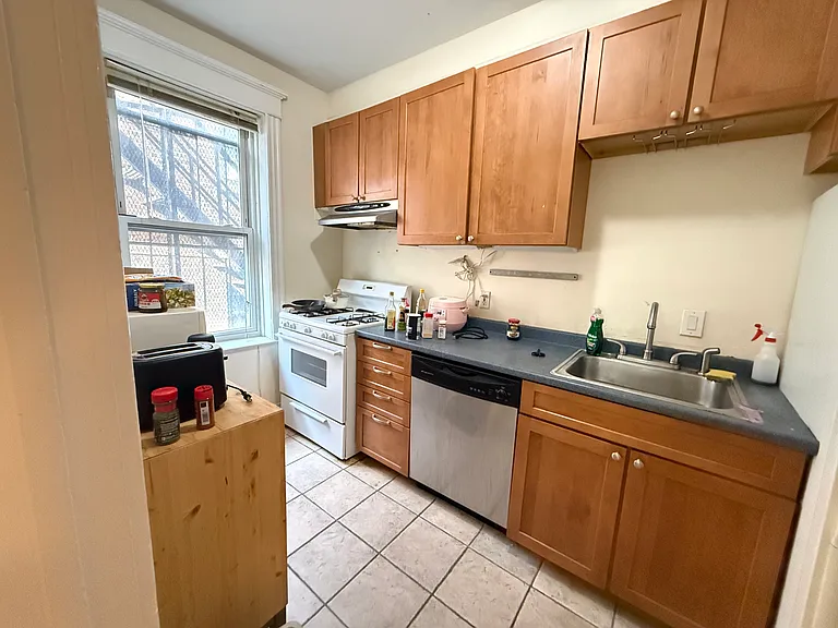 47 Park Vale Ave #5 — Photo 3