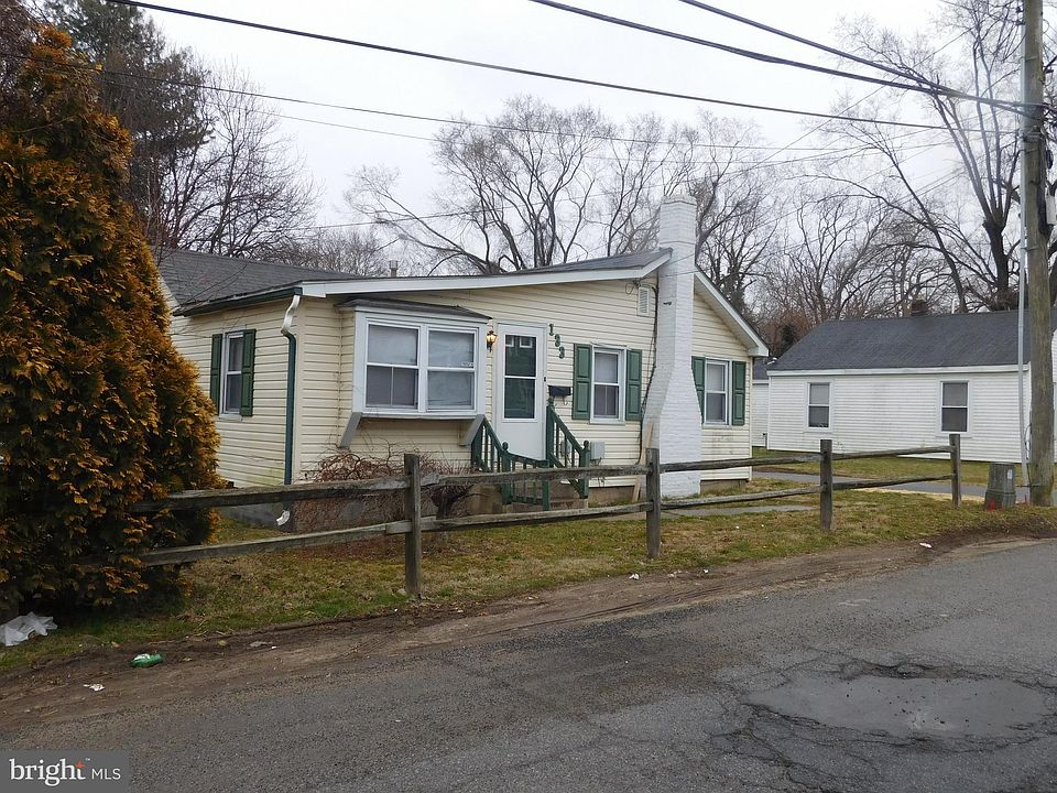 2nd image of 133 Cherry St