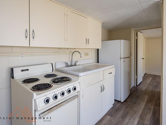 2nd image of 1424 Ward Ave APT 101