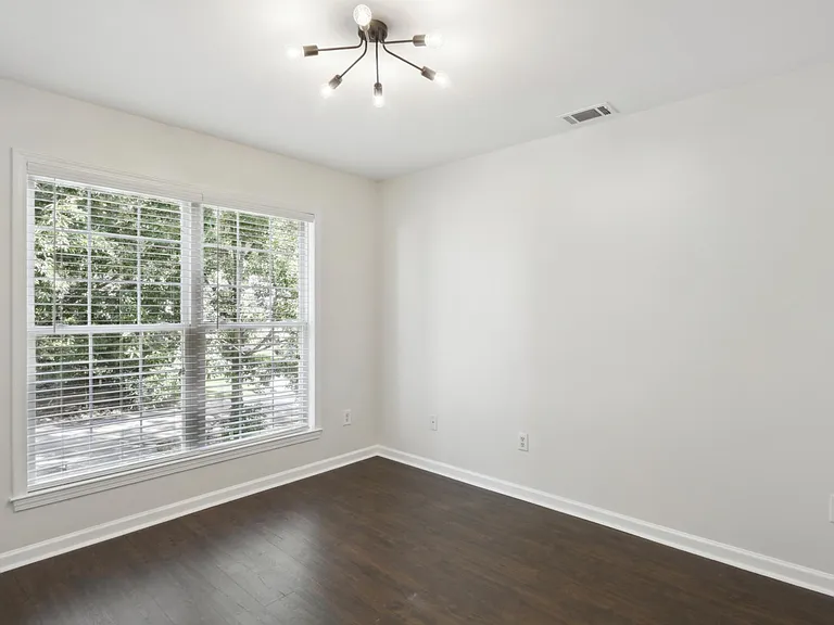 1579 Liberty Ave SE — Photo 17