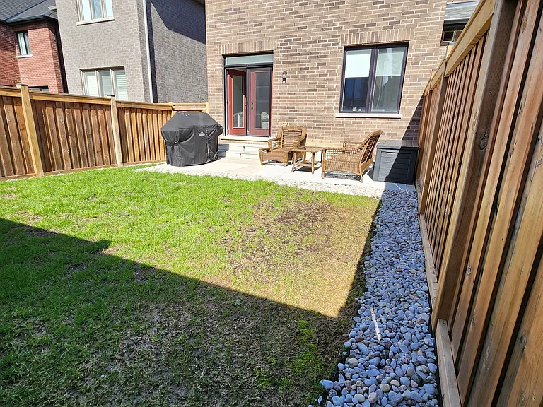 1477 Blackmore St — Photo 21