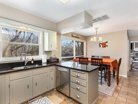 4th image of 6602 Hemlock Ln N