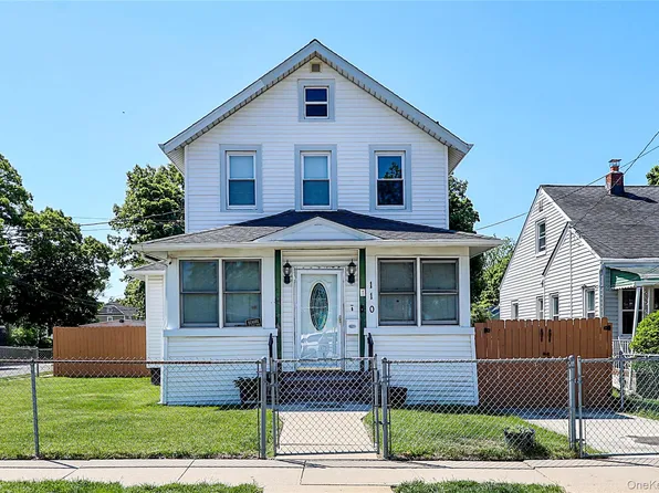110 E Roosevelt Avenue, Roosevelt, NY 11575