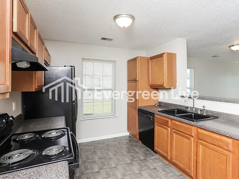 213 Rosebrook Dr — Photo 3