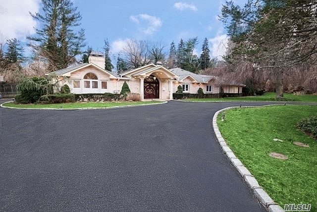 1st image of 4 Wildwood Dr