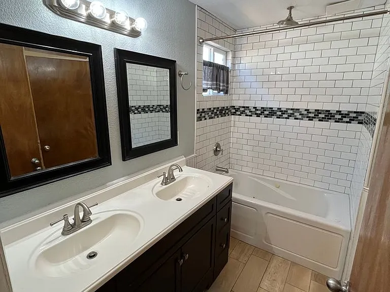 4907 W Howard Ave — Photo 18