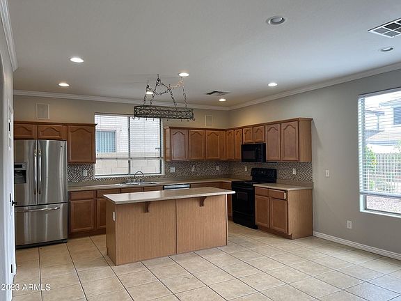 4th image of 3117 S Southwind Dr