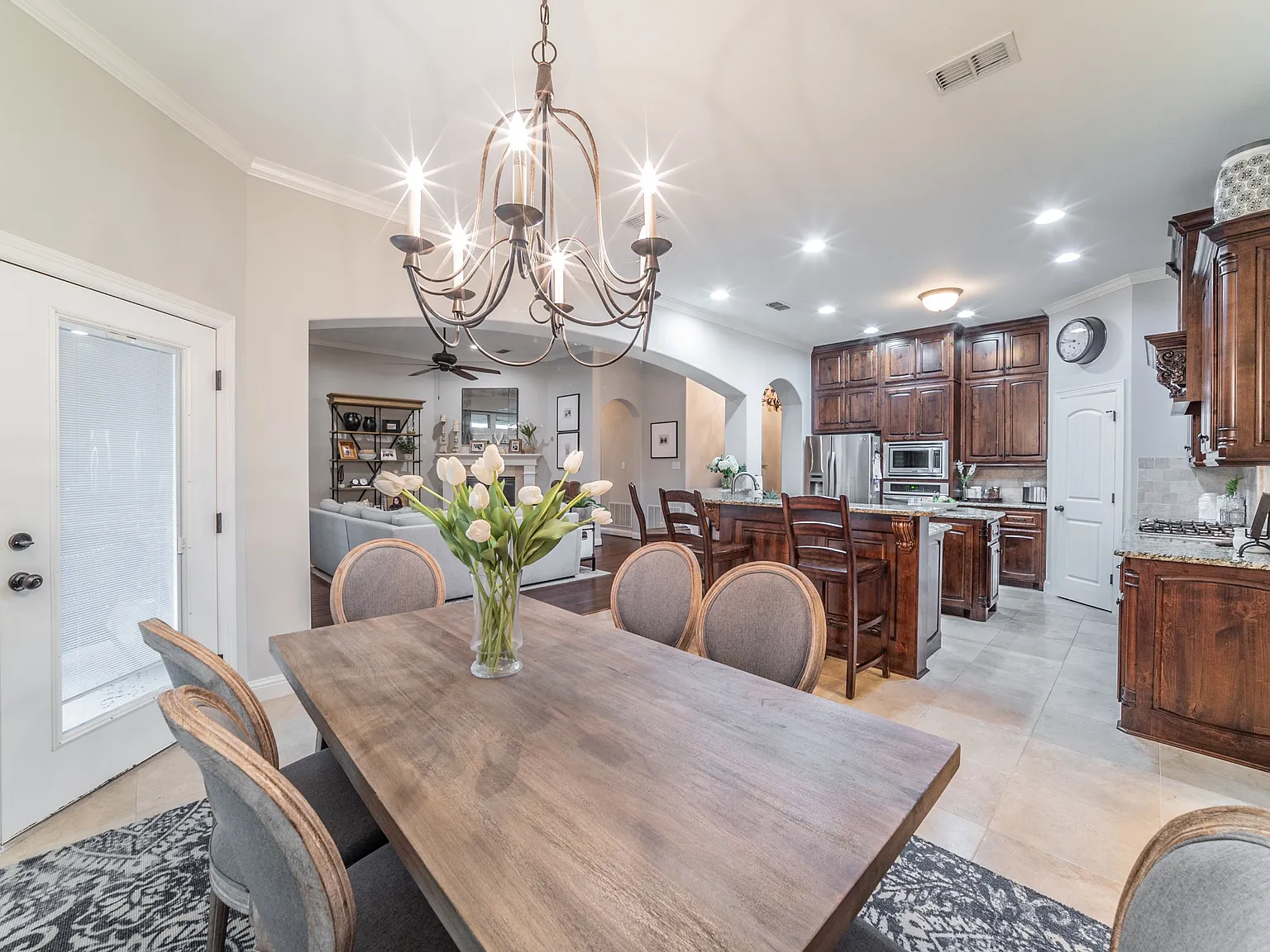 3 bed, 2534 sqft, $3,375 — Photo 3