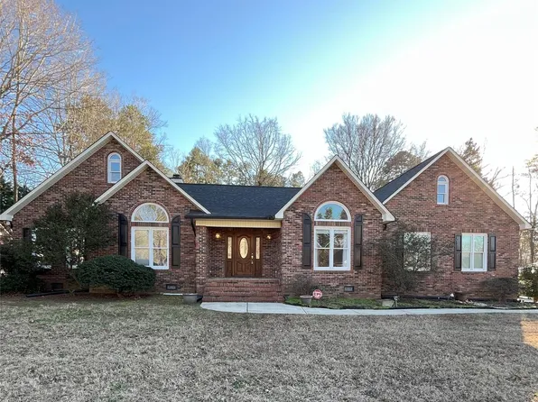 900 Brighton Dr, Kannapolis, NC 28081