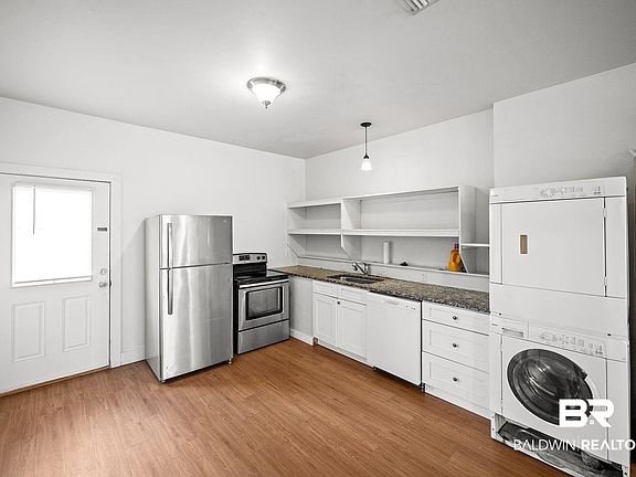 3rd image of 635 E Azalea Ave