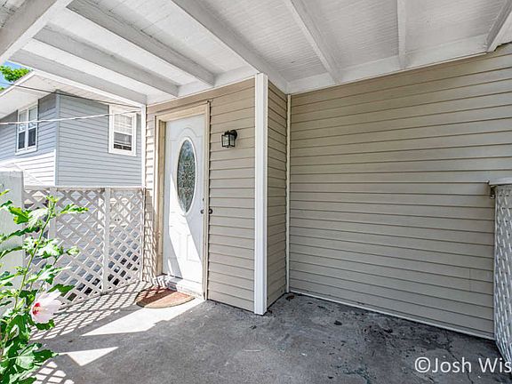 4th image of 857 Burton St SE