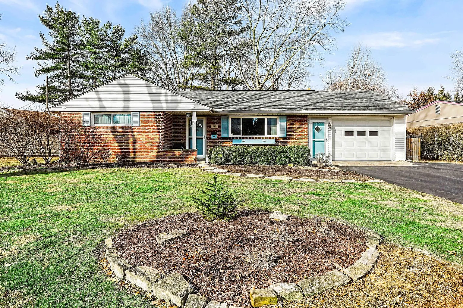 321 Iroquois Park Pl photo 1