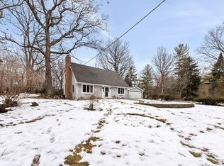 200 Forest View Dr, Lake Bluff, IL 60044