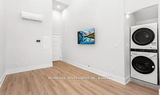 271 Queen St S #204 — Photo 5