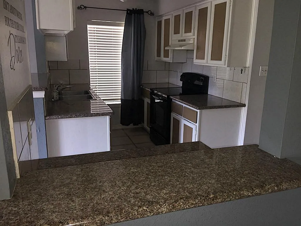 3 bed, 2.0 bath, 1470 sqft, $1,575 — Photo 4
