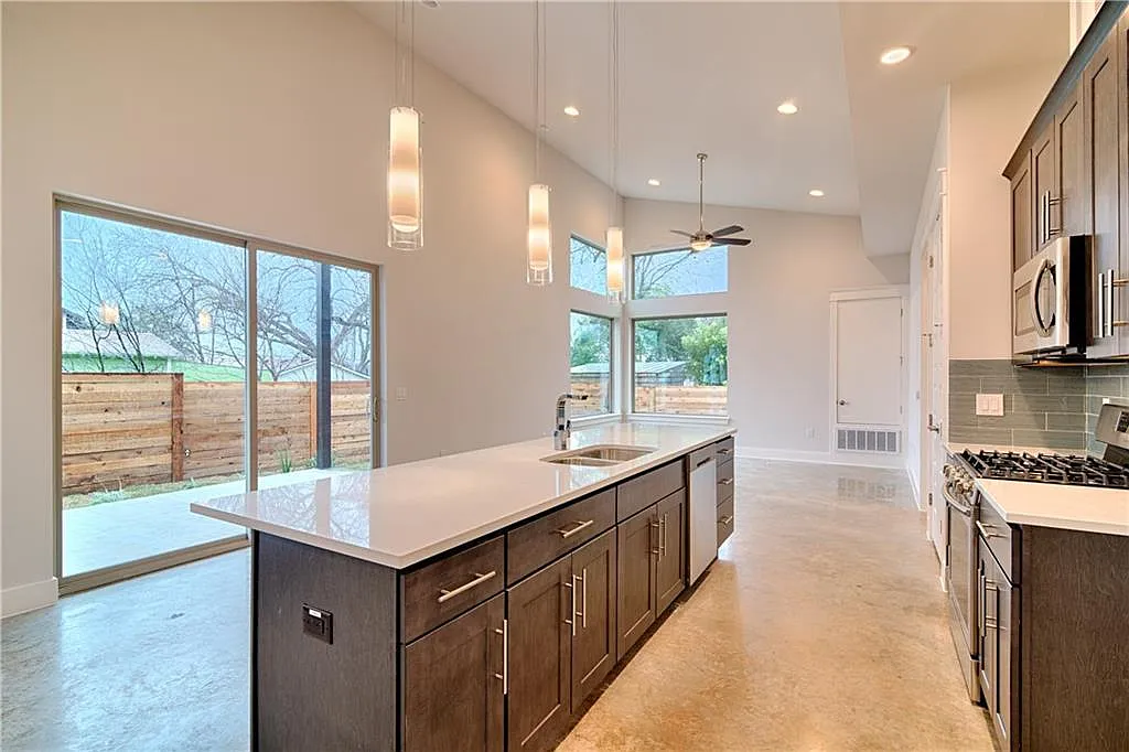 2 bed, 2.0 bath, 1016 sqft, $2,695 — Photo 4