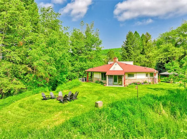 6135 Dugway Rd, Canandaigua, NY 14424