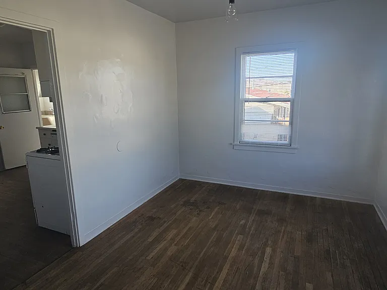 225 E Fredricks St — Photo 15