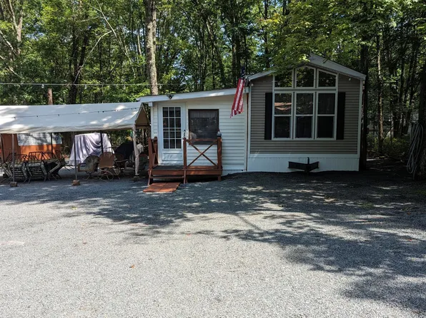3429 Dakota Ln, Shohola, PA 18458