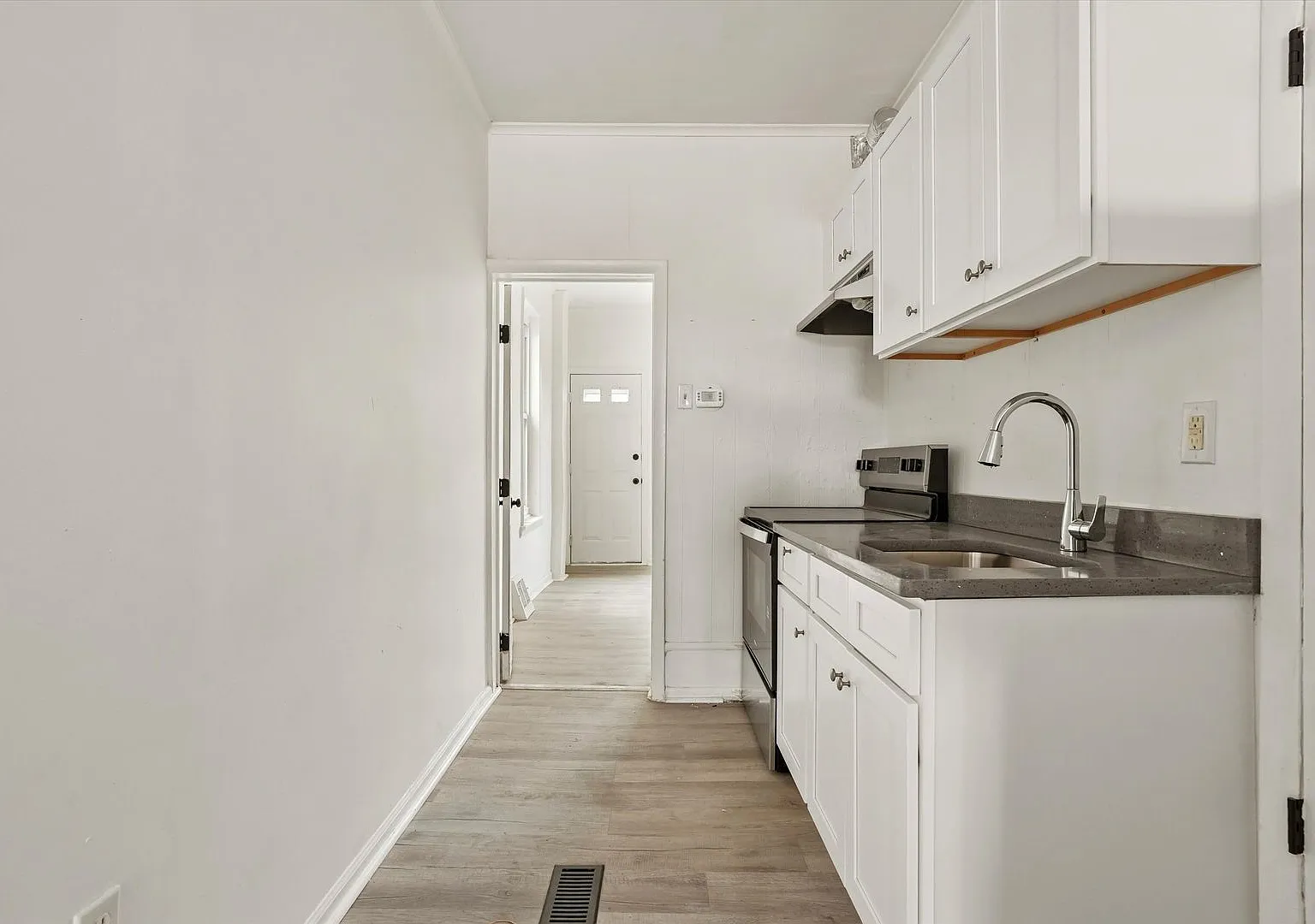227 N Simpson St — Photo 3