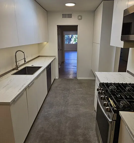 4531 Van Nuys Blvd — Photo 6