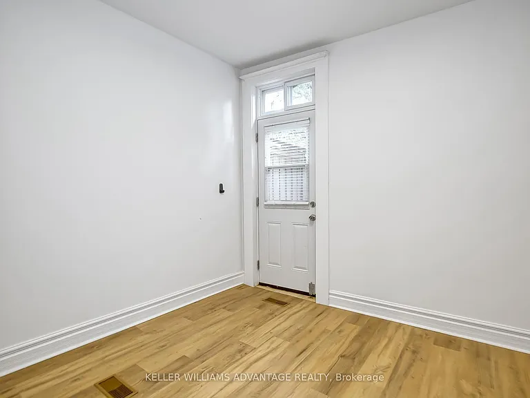 254A Carlton St — Photo 16