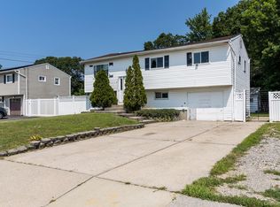 501 Hawkins Rd, Selden, NY 11784