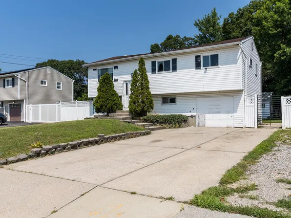 501 Hawkins Road, Selden, NY 11784