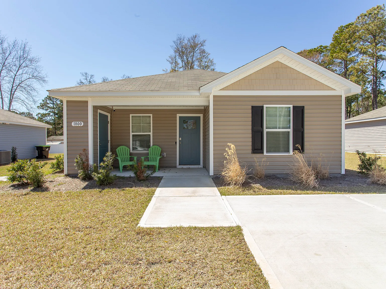 3 bed, 1256 sqft, $2,200 — Photo 1