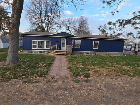 820 S Pine Ave Trailer 220, Hastings, NE 68901