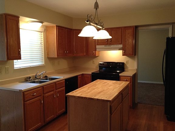 4th image of 270 N Bradford Ct