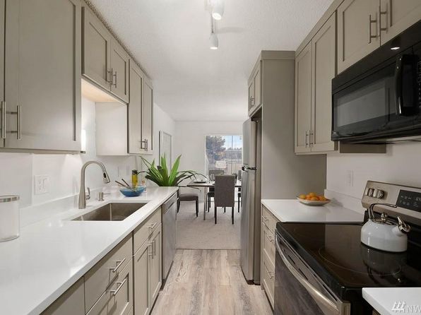 2500 Canterbury Ln E APT 202