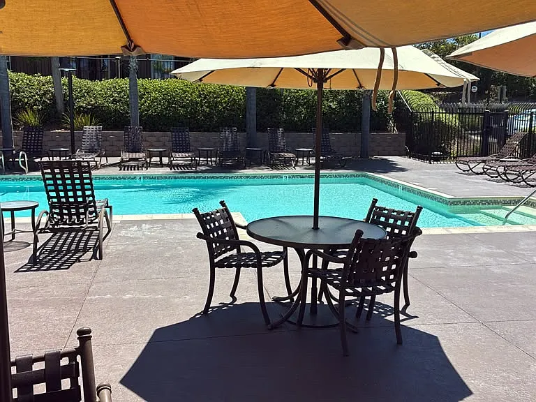 425 S Meadowbrook Dr S #106 — Photo 13