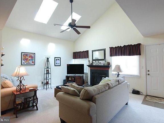 3rd image of 2106 Creekside Dr